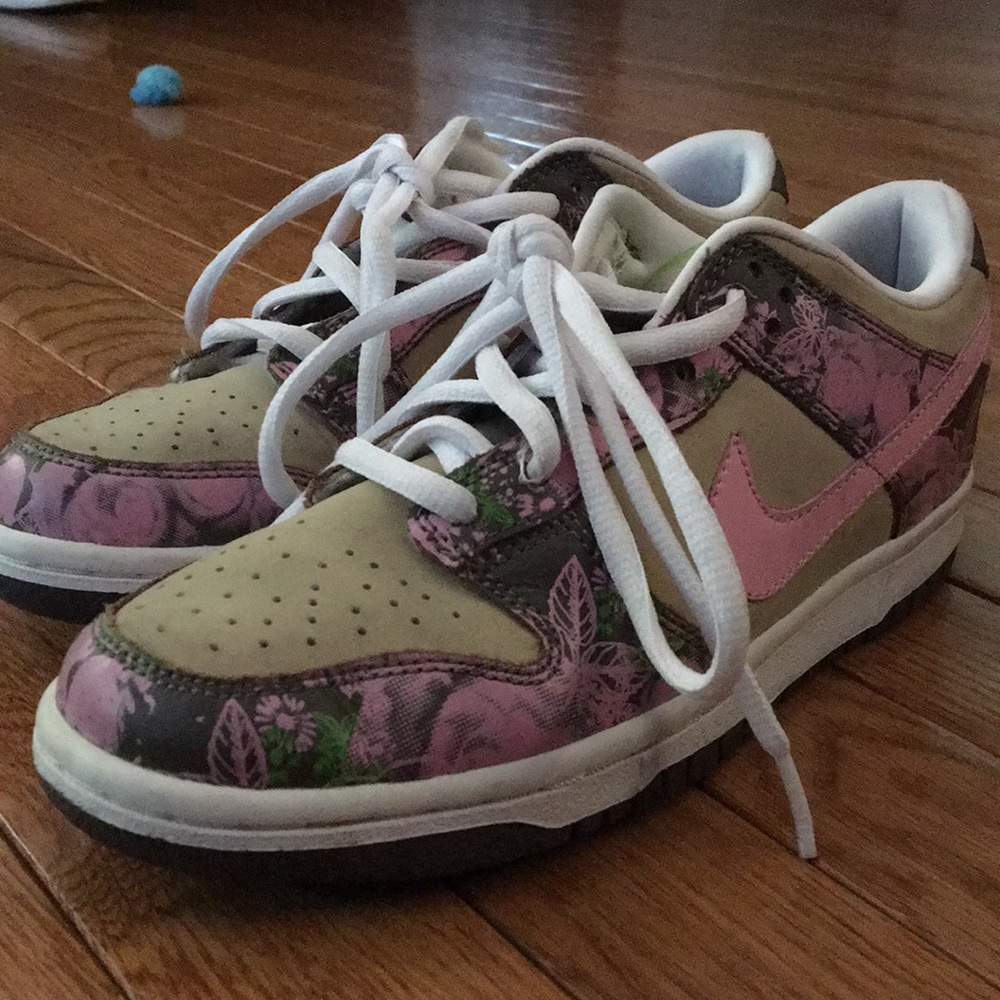 Brown and pink NIKE DUNKS size 7 woman’s